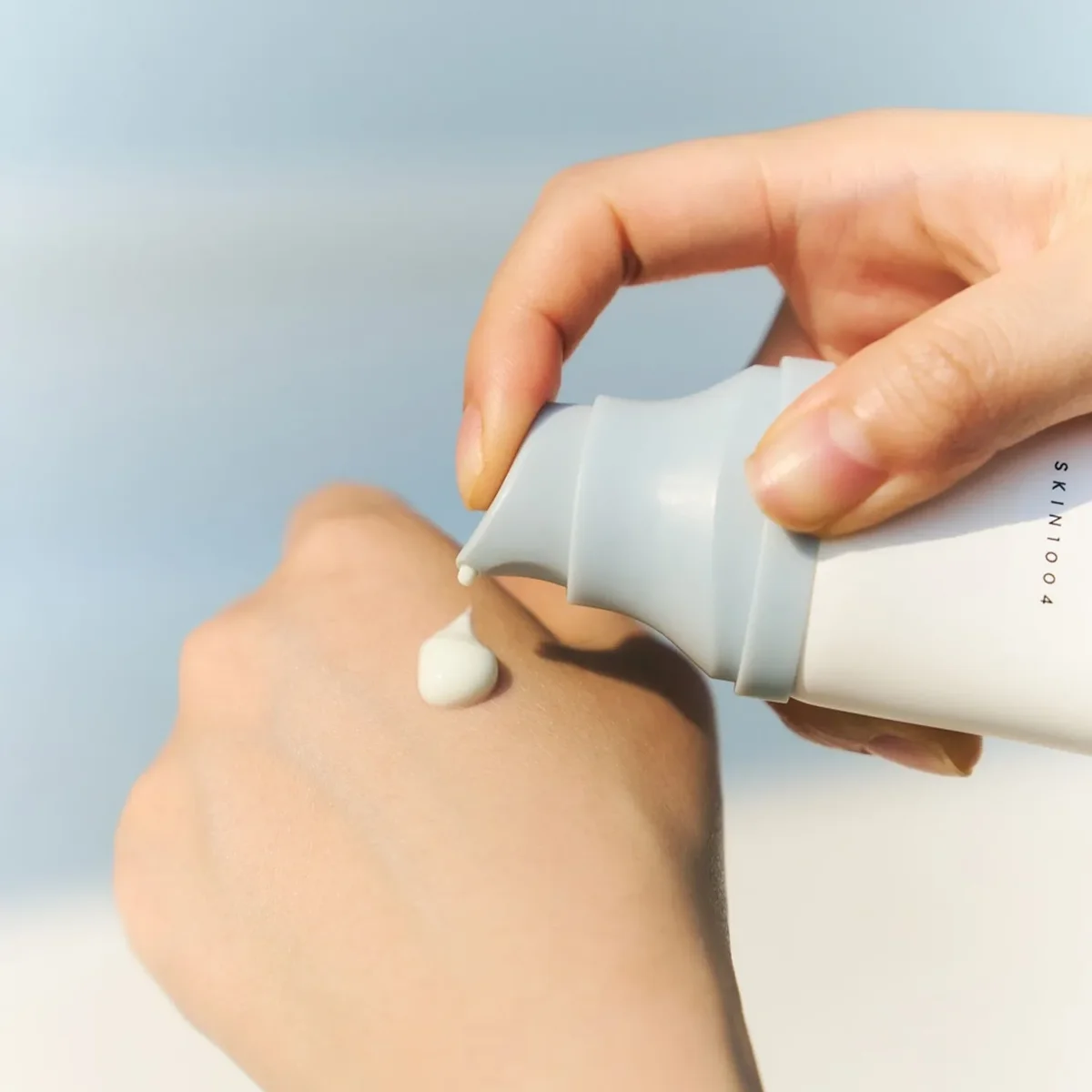 SKIN1004 Hyalu-Cica Water-Fit Sun Serum UV — фото 4