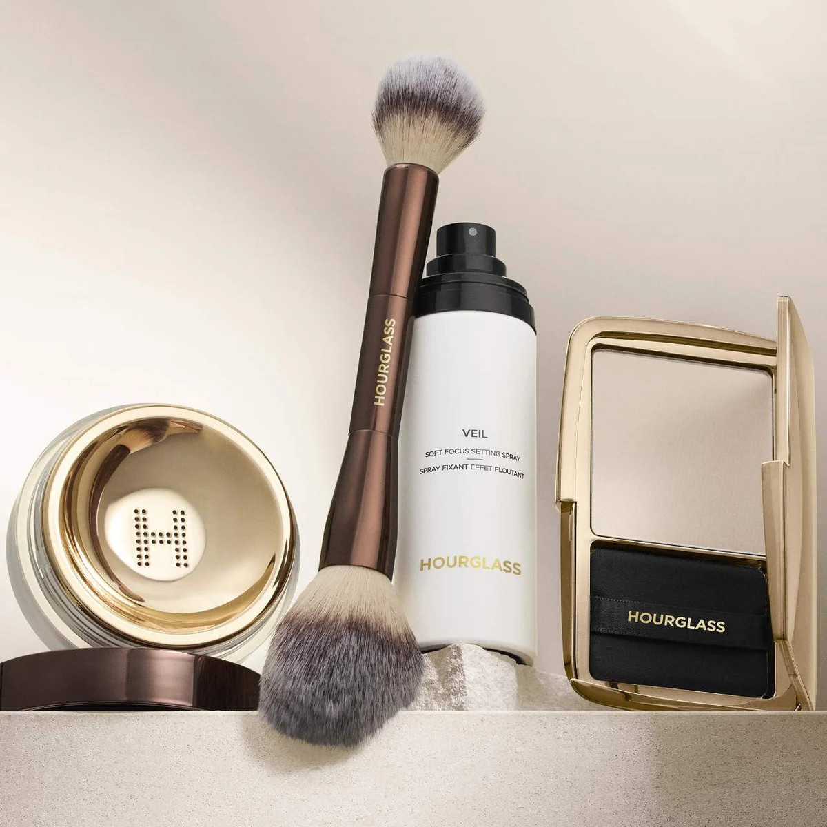 Hourglass Veil Soft Focus Setting Spray — фото 5