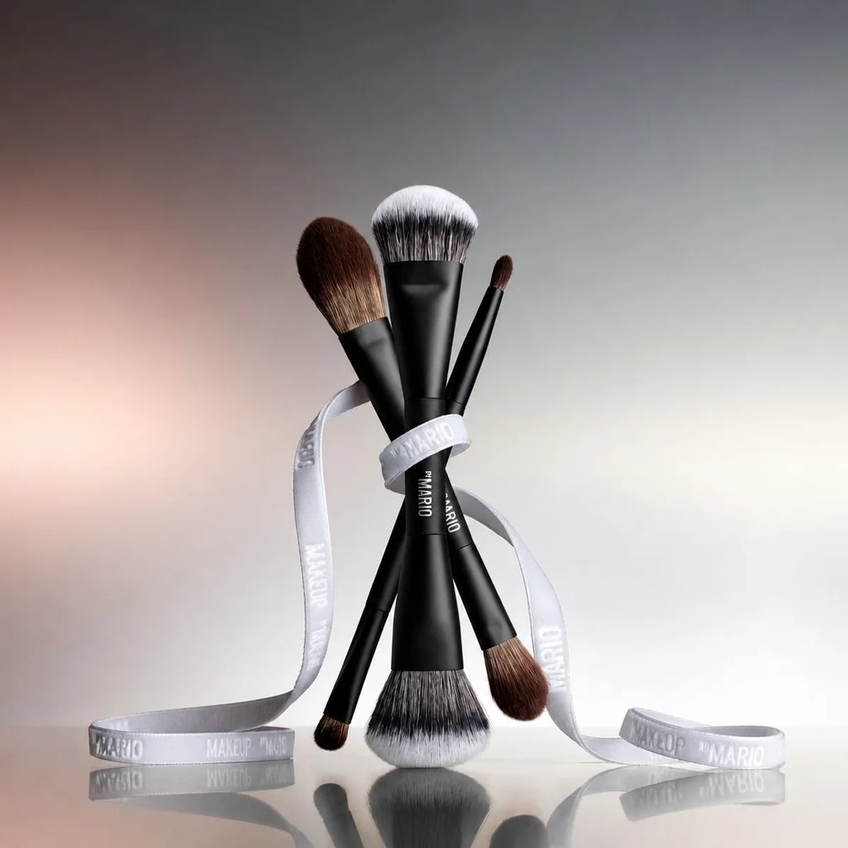 Makeup by Mario Mario's Face and Eye Trio Cosmetic Brush Set — фото 2