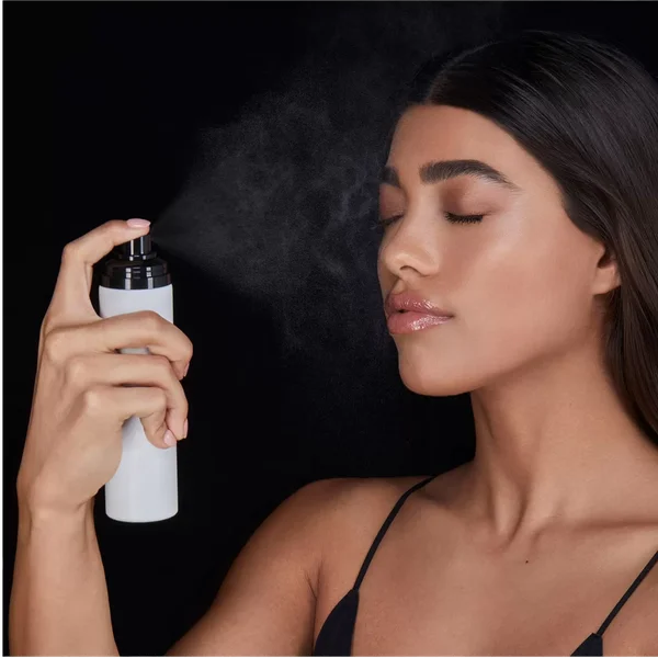 Hourglass Veil Soft Focus Setting Spray
