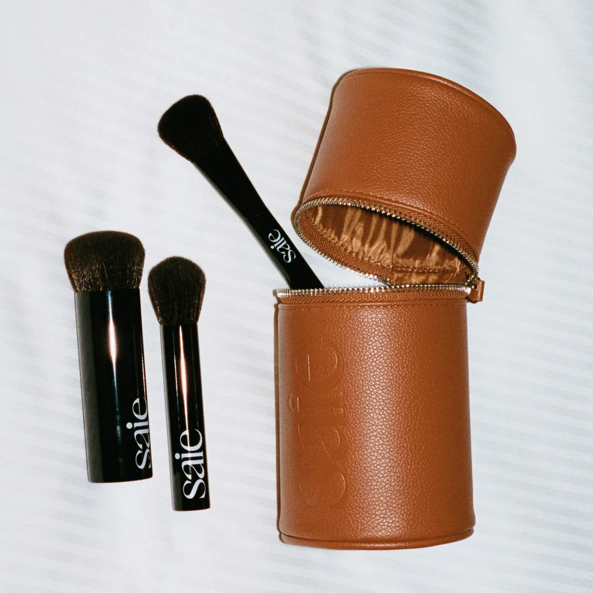 Saie Brush Essentials Makeup Brush Gift Set with Travel Case — фото 2