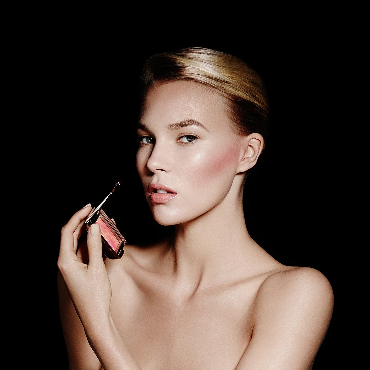 Hourglass Ambient Lighting Blush — фото 3
